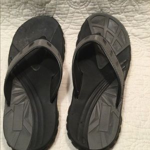 SHOES. FLIP FLOPS MEN SIZE 11 - 11.5